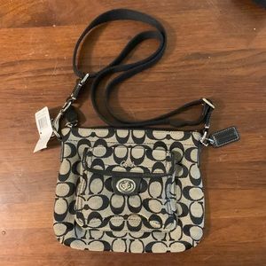 NWT Coach F45026 Signature Swingpack Crossbody Bag